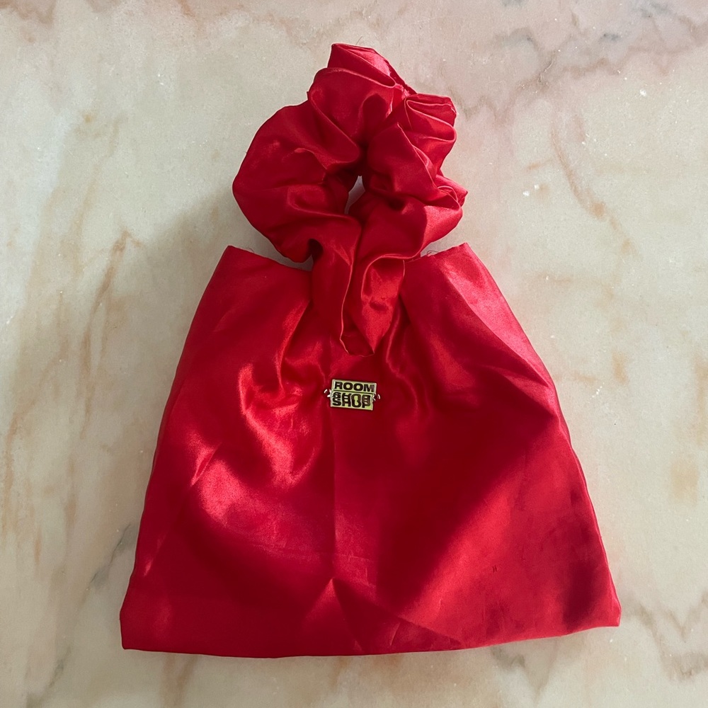 Room shop scrunchie bag